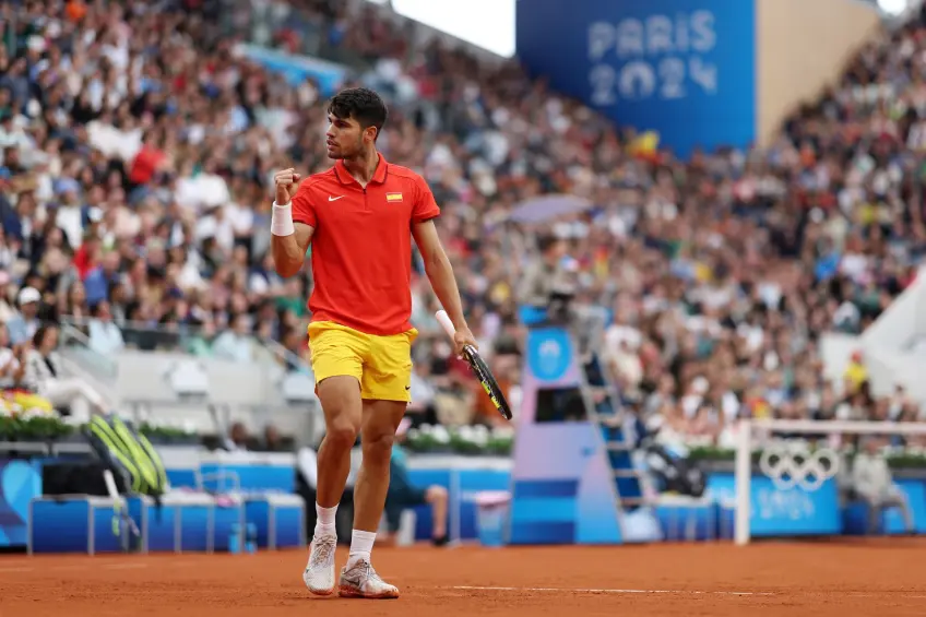 Carlos Alcaraz wins his first Olympic Games match, follows Novak