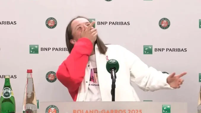 watch-iga-swiatek-caught-lying-at-french-open-in-hilarious-moment-am-i-a-good-liar