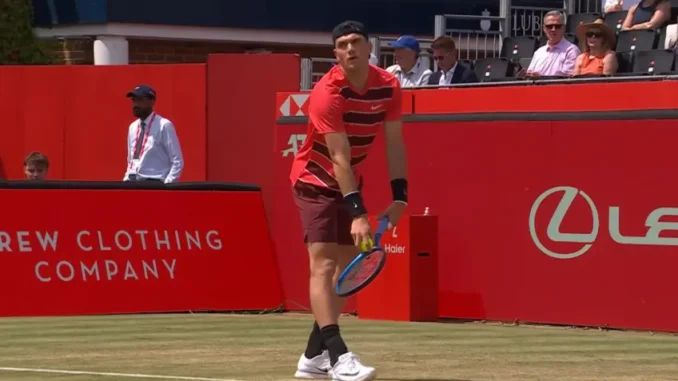 queen-s-jack-draper-sinks-brooskby-joins-carlos-alcaraz-in-r2 (1)