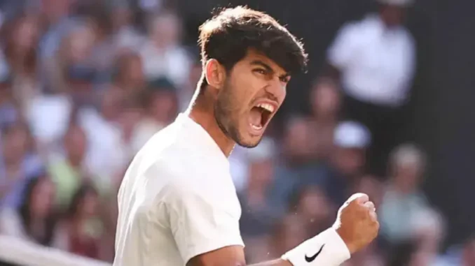 carlos-alcaraz-jokes-with-his-team-during-his-rest-day-at-wimbledon