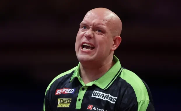 michael-van-gerwen-netherlands-reacts-1011476957 (1)