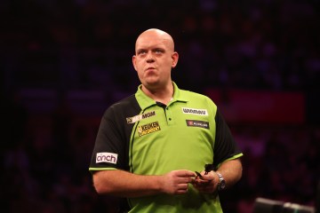 michael-van-gerwen-netherlands-reacts-997262097