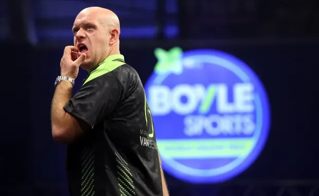 michael-van-gerwen-reacts-round-1029637127