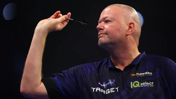 raymond-van-barneveld-netherlands-throws-939115716_208a78