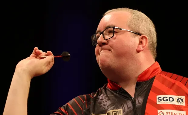 stephen-bunting-action-quarter-final-981251675